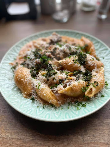 Opinii despre ICE Sportsbar & Restaurant în Enköping - Gastronomi och hotellverksamhet