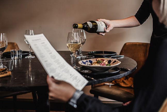 Bistro V - Gastronomi och hotellverksamhet