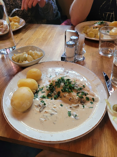 Bella Luna Italiana Restaurang Open Times