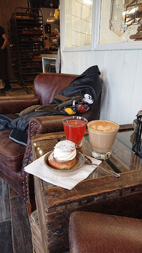 Vallentuna Stenugnsbageri Phone number