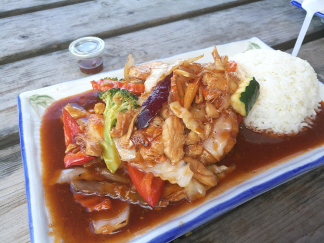 Mae Nam Khong - Gastronomi och hotellverksamhet