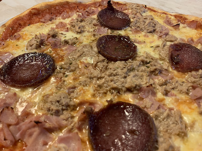 Helenas Pizzabutik - Gastronomi och hotellverksamhet