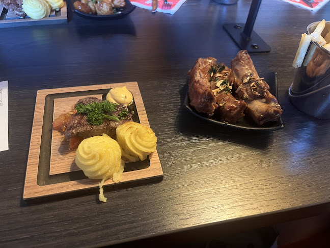 Pinchos - Gastronomi och hotellverksamhet