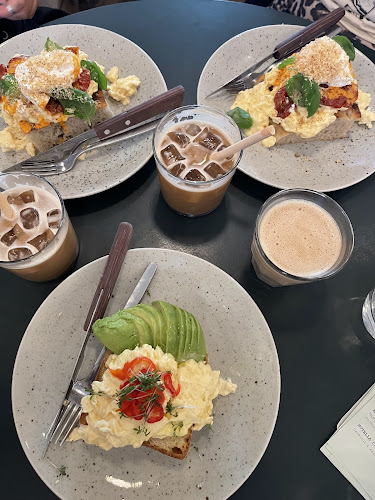 Cafè Pom & Flora Vasastan Open Times