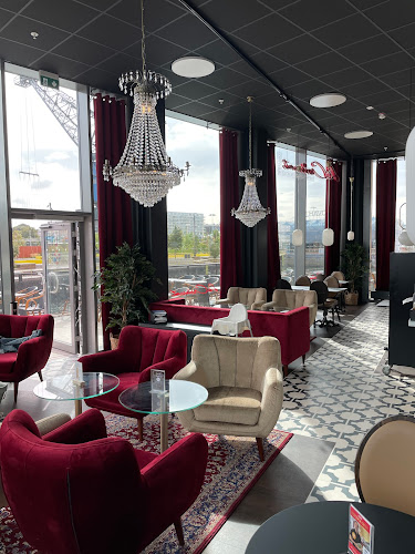 Le Croissant - Gastronomi och hotellverksamhet