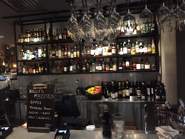 Nelly's Food Etc Open Times