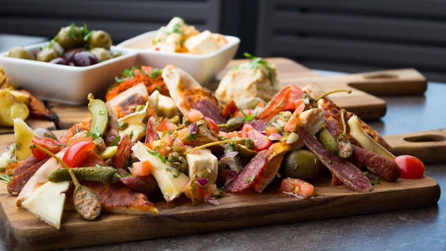 Charlies Bistro - Gastronomi och hotellverksamhet