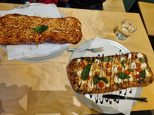 Opinii despre 4 Corners Pizza Linköping în Linköping - Gastronomi och hotellverksamhet