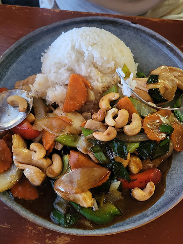 Thai Thai - Gastronomi och hotellverksamhet