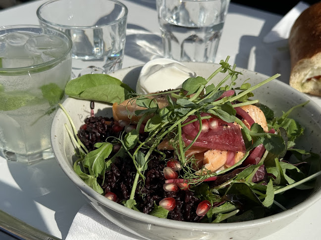 Caffè Mezzo - Gastronomi och hotellverksamhet