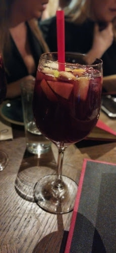 Caliente Tapasbar City - Gastronomi och hotellverksamhet