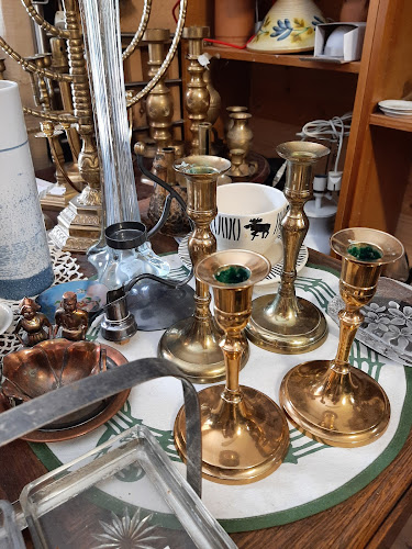 Syrrans prylbod & loppis Phone number