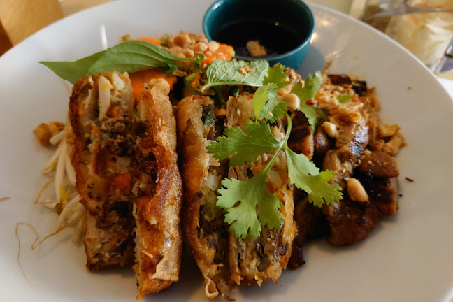 Restaurang Springrolls - Gastronomi och hotellverksamhet