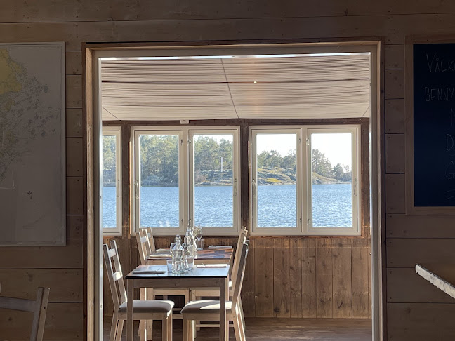 Opinii despre Restaurang Sjöboden Torö Ankarudden în Nynäshamn - Gastronomi och hotellverksamhet