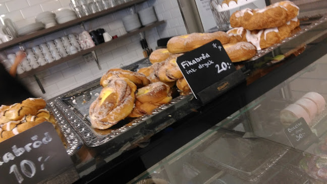 Opinii despre Maxi Café Mor Märtas în Karlskoga - Gastronomi och hotellverksamhet