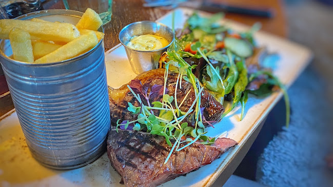 Upp Eller Ner - Gastronomi och hotellverksamhet