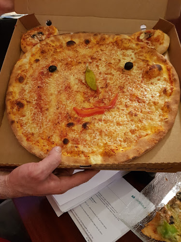 Jan Pizzeria - Gastronomi och hotellverksamhet