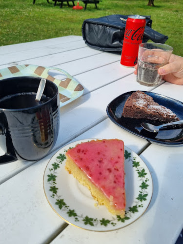 Comentarii opinii despre Västerby Café & Secondhand