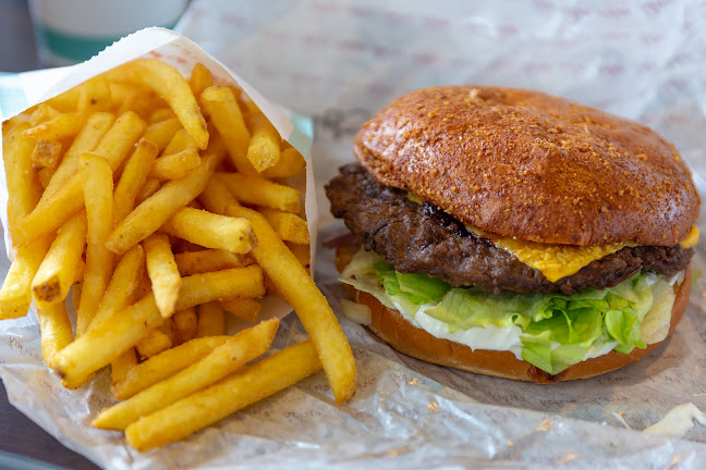 Opinii despre Enelly’s Burgers & Coffee Lindesberg în Lindesberg - Gastronomi och hotellverksamhet