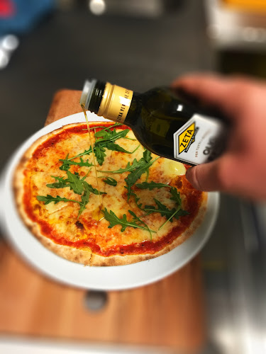 Selma's Pizzeria Open Times