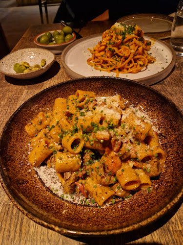 Momenti Liberi - Gastronomi och hotellverksamhet