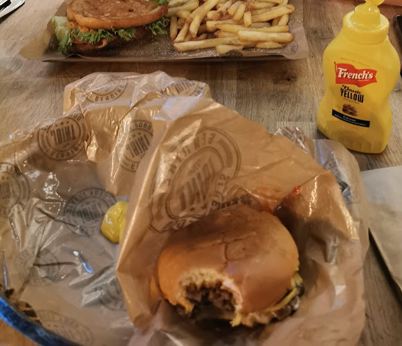 Danska V. 110, 416 59 Göteborg