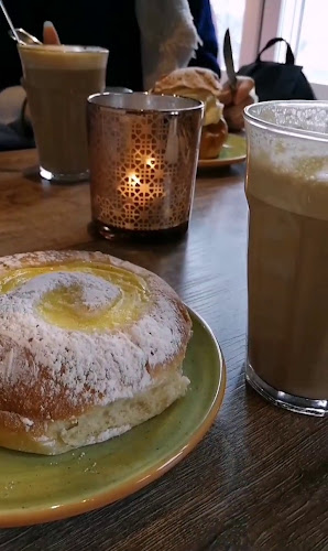 Bullis på öster (Bullvivans Konditori)