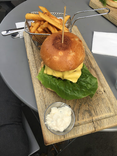 Cafe Plaza - Gastronomi och hotellverksamhet