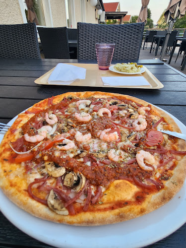 Pizza House - Gastronomi och hotellverksamhet