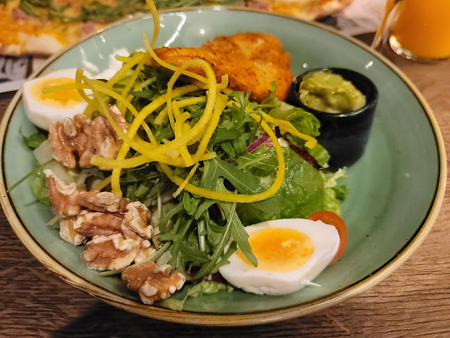 Mocca deli Västerås - Gastronomi och hotellverksamhet