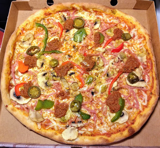 Skurups Pizzeria - Gastronomi och hotellverksamhet