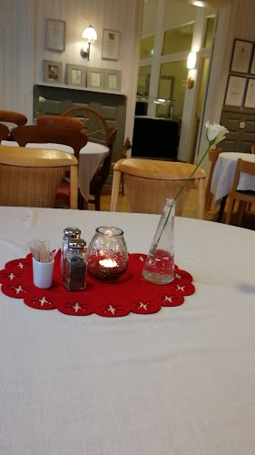 IRIS Restaurang & Café Open Times