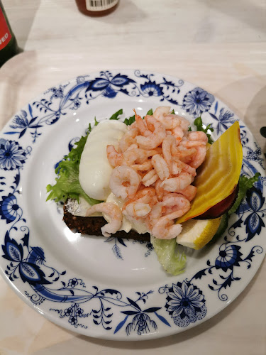 Comentarii opinii despre Sally Voltaire & Systrar