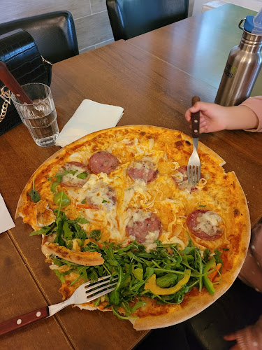 Pizzeria Oregano - Gastronomi och hotellverksamhet