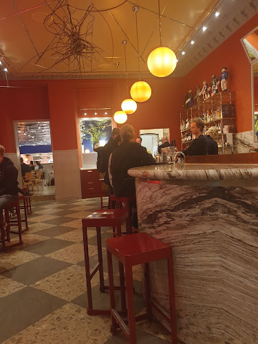 Riche Fenix - Gastronomi och hotellverksamhet