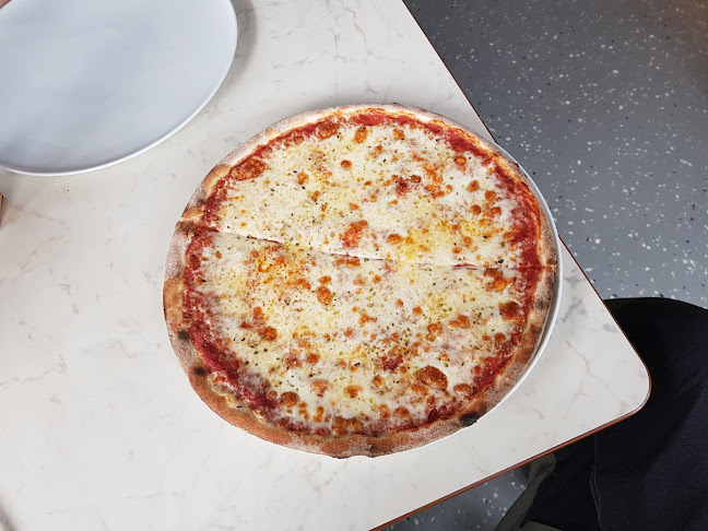 Comments and reviews of Holli Pizza & Games