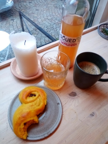 Bruket kaffebar Phone number