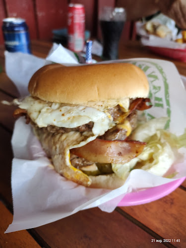 Suzis Café - Gastronomi och hotellverksamhet