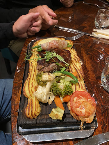 Comentarii opinii despre Black and White