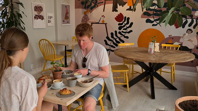 Bruket kaffebar Phone number