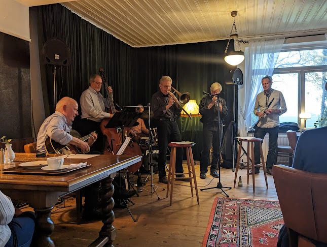 Opinii despre Hammenhögs Gästgivaregård în Hammenhög - Gastronomi och hotellverksamhet