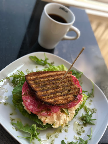 Hallsta Restaurang & Sportbar - Gastronomi och hotellverksamhet