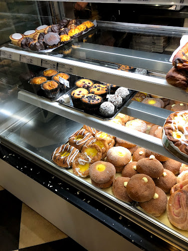 Linds Gyllen Phone number