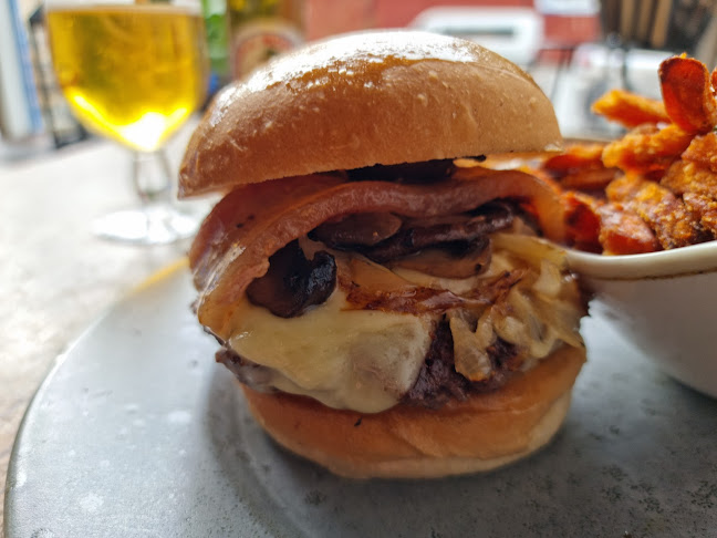 Bada Bing City - Gastronomi och hotellverksamhet