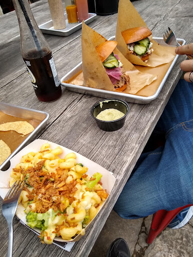 Holy Smoke BBQ - Gastronomi och hotellverksamhet