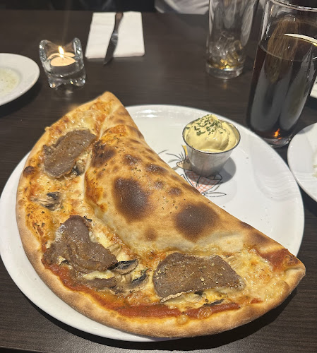 Pärlan Pizzeria & Pub, Plysvägen 2, 302 25 Halmstad