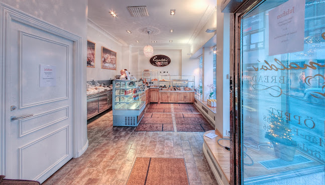 Ronaldo's Bread - Gastronomi och hotellverksamhet