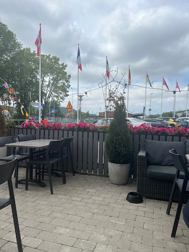 Roy Restaurant Café & Bar - Gastronomi och hotellverksamhet