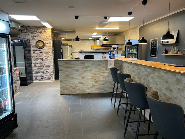 Opinii despre Brokrogen Restaurang & Pizzeria în Knislinge - Gastronomi och hotellverksamhet