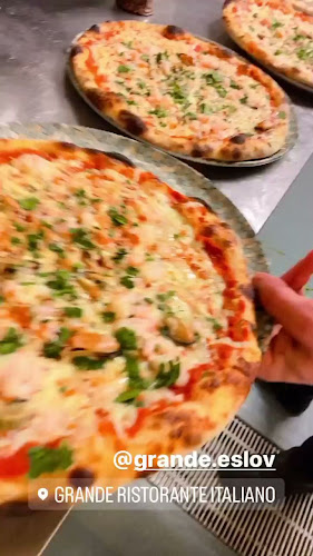 Opinii despre Grande Italiensk Restaurang & BAR Eslöv / VED PIZZA în Eslöv - Gastronomi och hotellverksamhet